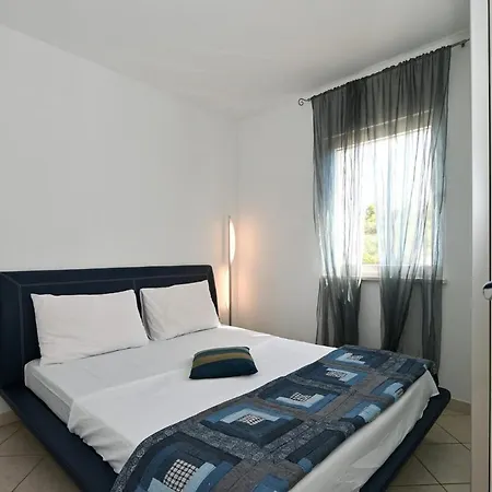 Seafront Luxury Two-bedroom In Sutivan, Brac