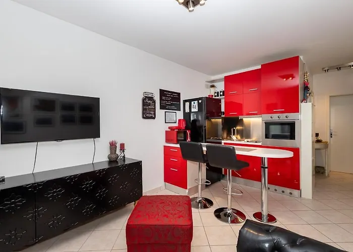 Apartment Seafront Luxury Two-bedroom In Sutivan, Brac *