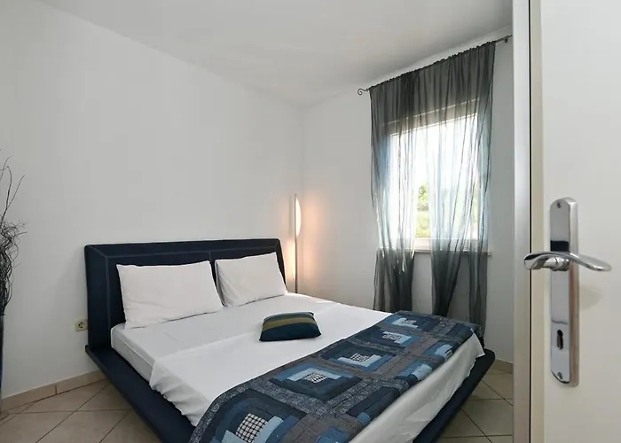 Seafront Luxury Two-bedroom In Sutivan, Brac