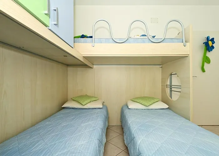 Apartment Seafront Luxury Two-bedroom In Sutivan, Brac