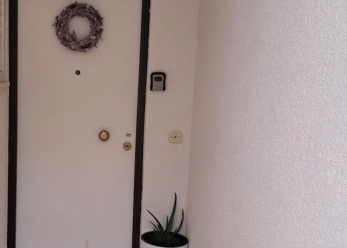Apartment Seafront Luxury Two-bedroom In Sutivan, Brac