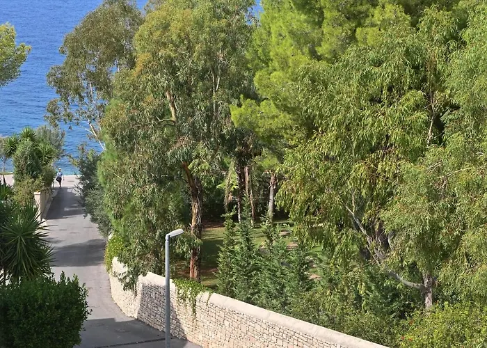 Apartment Seafront Luxury Two-bedroom In Sutivan, Brac *