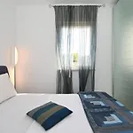 Seafront Luxury Two-bedroom In Sutivan, Brac Daire *