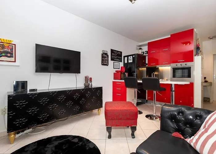 Seafront Luxury Two-bedroom In Sutivan, Brac Lejlighed